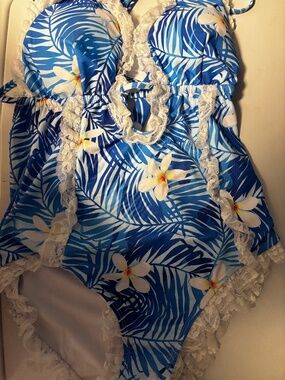 New April Lake swimsuit size Large